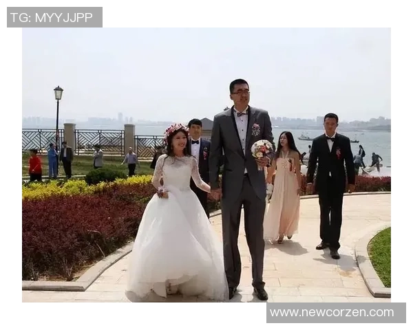 姚明亲自驾车出行展现平民化生活方式引发网友热议 姚明亲自驾车出行展现平民化生活方式引发网友热议